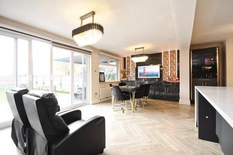 4 bedroom semi-detached house for sale, Chelmsford Road, Shenfield, Brentwood