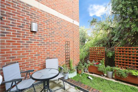 2 bedroom ground floor flat for sale, Vale Road, Bushey