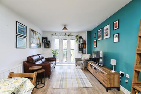 2 bedroom ground floor flat for sale, Vale Road, Bushey
