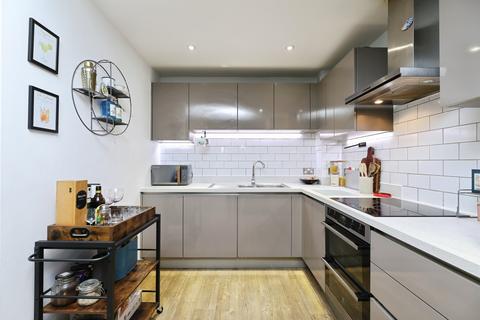 2 bedroom ground floor flat for sale, Vale Road, Bushey