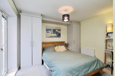 2 bedroom ground floor flat for sale, Vale Road, Bushey