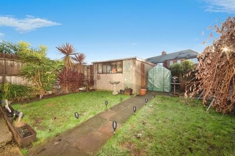 3 bedroom semi-detached house for sale, Burniston Road, HULL