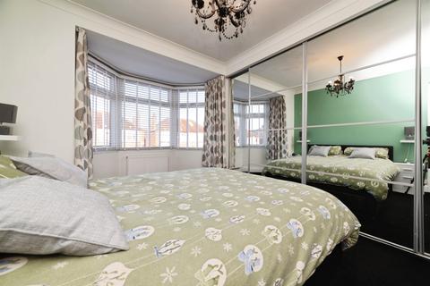 3 bedroom semi-detached house for sale, Burniston Road, HULL