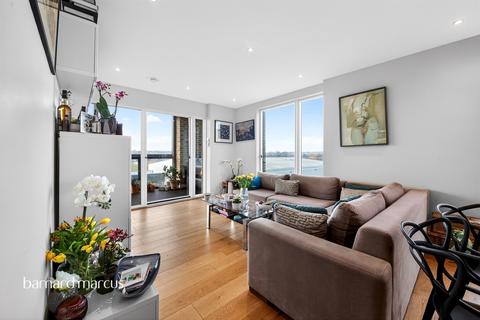 3 bedroom flat for sale, Acton Walk, London