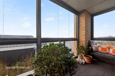 3 bedroom flat for sale, Acton Walk, London