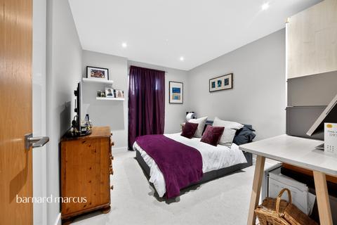 3 bedroom flat for sale, Acton Walk, London