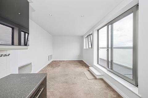 2 bedroom penthouse for sale, Loates Lane, Watford