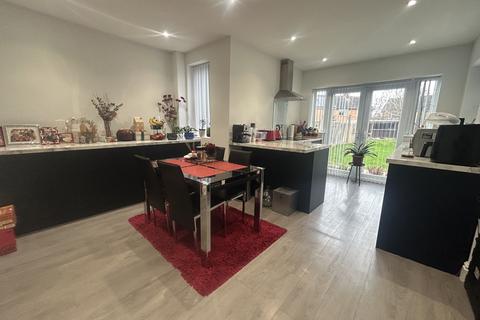 3 bedroom semi-detached house to rent, Redlands Road, Solihull B91