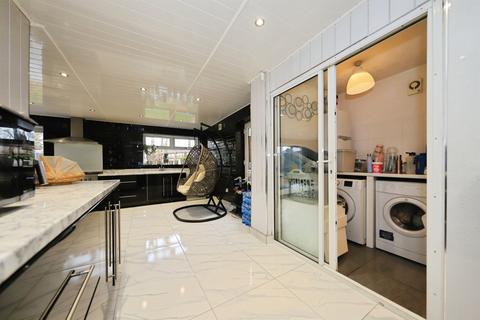 undefined, Constantine Way, Bilston