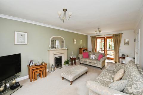4 bedroom detached house for sale, St. Aubins Crescent, Heighington, Lincoln