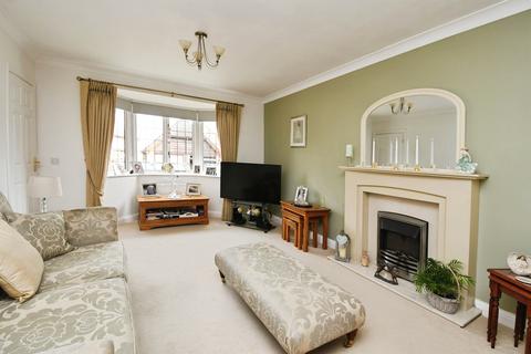 4 bedroom detached house for sale, St. Aubins Crescent, Heighington, Lincoln