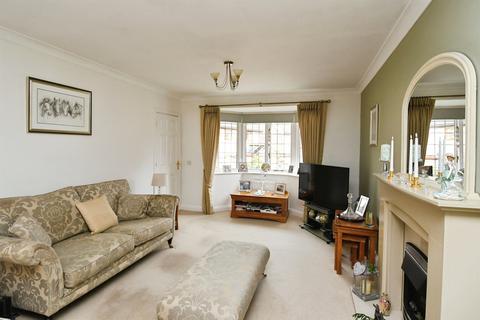 4 bedroom detached house for sale, St. Aubins Crescent, Heighington, Lincoln