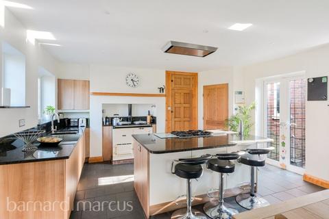 4 bedroom detached house for sale, Sondes Place Drive, Dorking