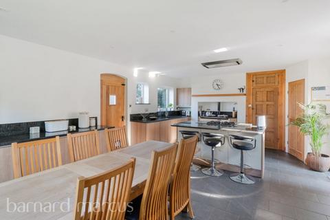 4 bedroom detached house for sale, Sondes Place Drive, Dorking