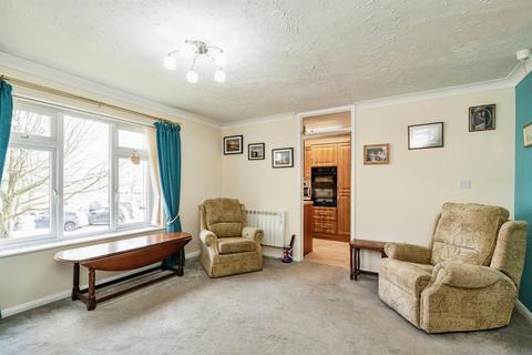 2 bedroom flat for sale, Parkside Court, Diss