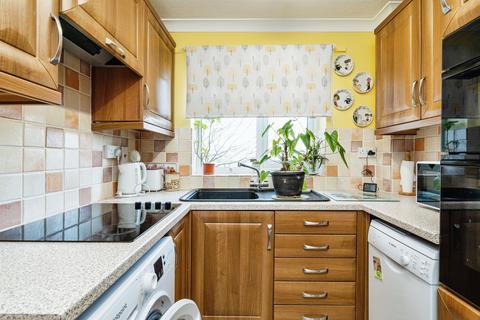 2 bedroom flat for sale, Parkside Court, Diss