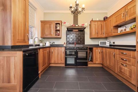 5 bedroom end of terrace house for sale, Ashtree Road, Cradley Heath