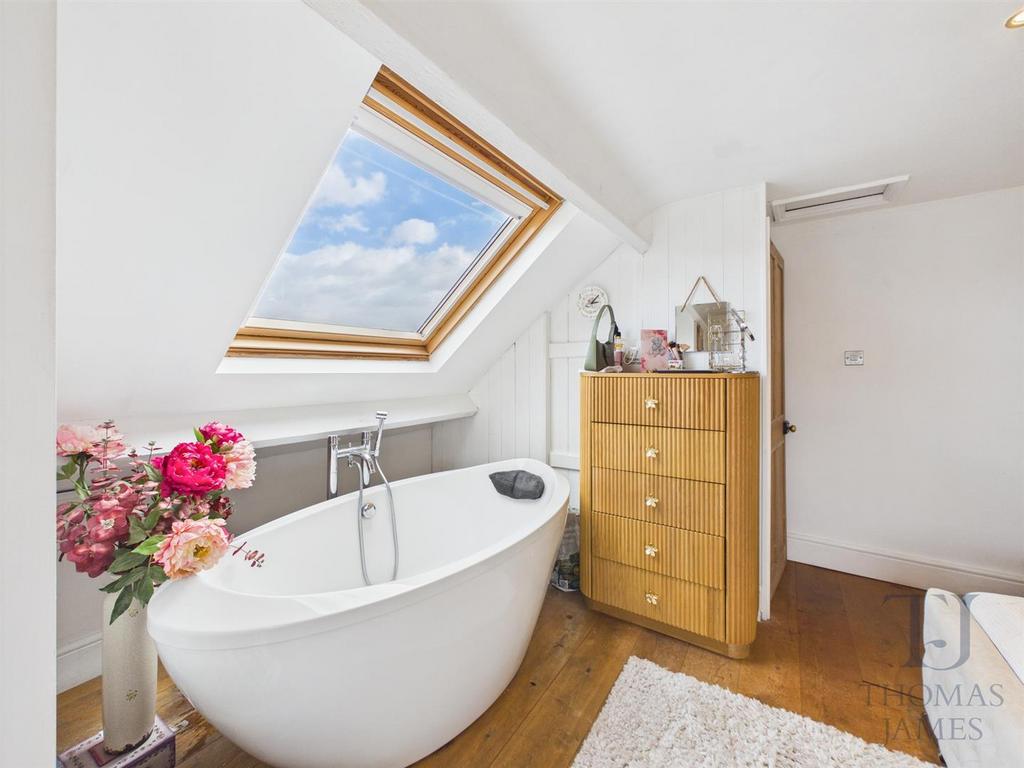 CAM03997 G0-PR0148-STILL036.jpg