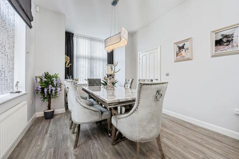 4 bedroom detached house for sale, Sinatra Drive, Oxley Park, Milton Keynes