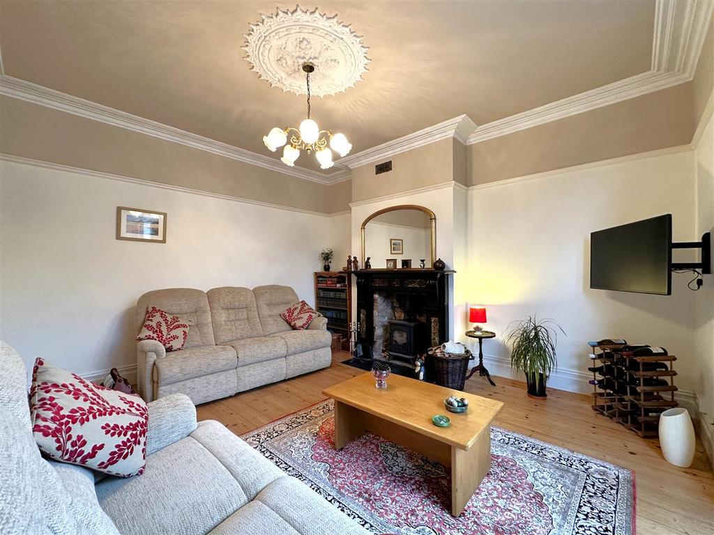 Generous Lounge 838