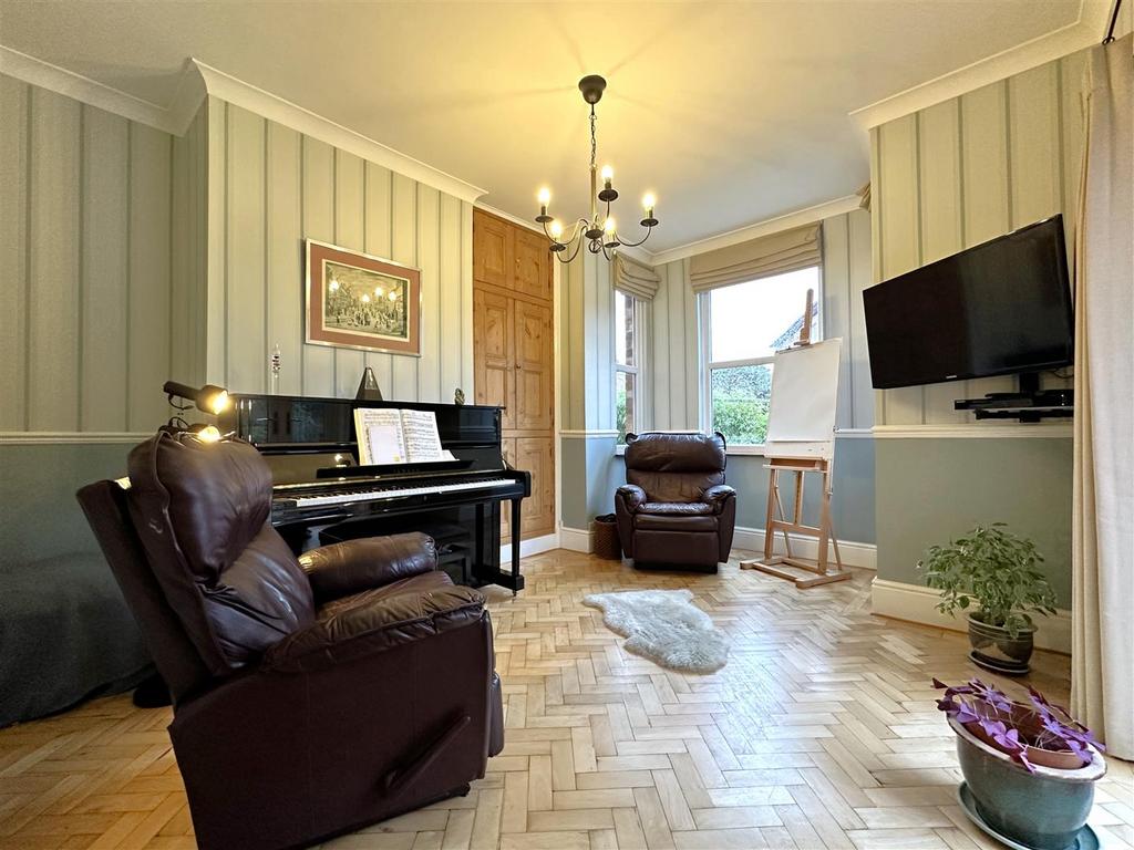 Multi-Purpose Sitting Room 670