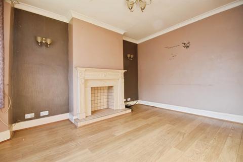 2 bedroom house for sale, Lodge Avenue, Romford