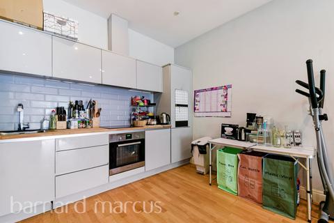 1 bedroom flat for sale, Whitworth Road, London