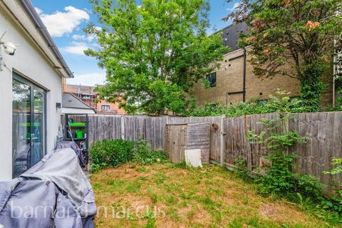 1 bedroom flat for sale, Whitworth Road, London