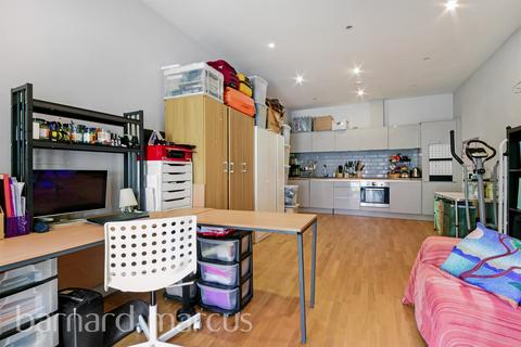 1 bedroom flat for sale, Whitworth Road, London