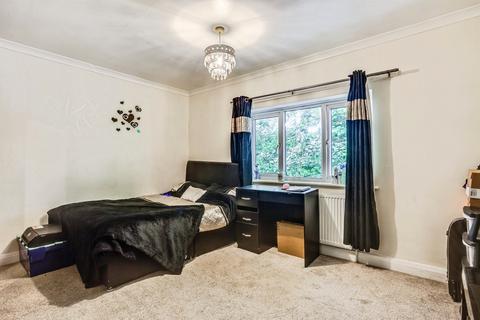undefined, College Grove Close, WAKEFIELD