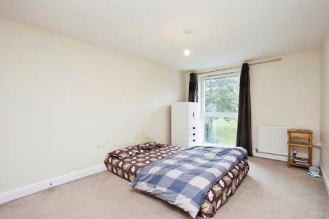 undefined, Commonwealth Drive, Crawley