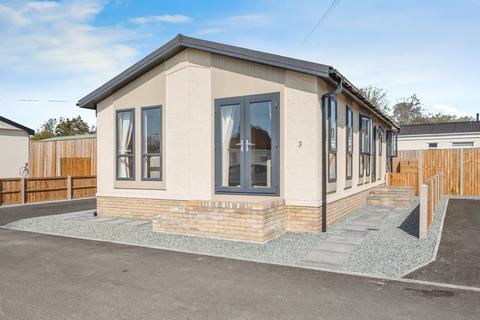 2 bedroom detached bungalow for sale, Mill Road, Great Yarmouth