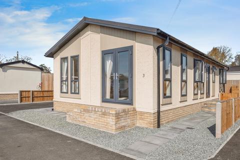 2 bedroom detached bungalow for sale, Mill Road, Great Yarmouth