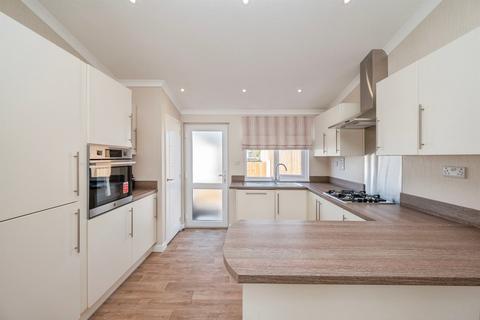 2 bedroom detached bungalow for sale, Mill Road, Great Yarmouth