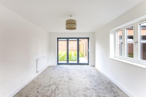 3 bedroom detached house to rent, Wellington Road, Heyford Park