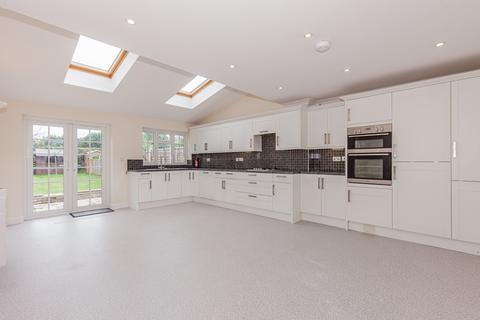 3 bedroom end of terrace house to rent, Sands Close, Cumnor