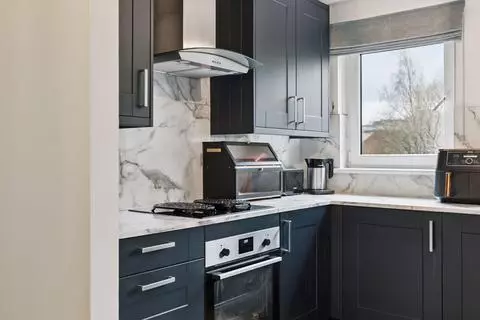 3 bedroom flat for sale - Photo 16