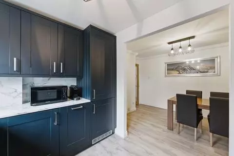 3 bedroom flat for sale - Photo 19