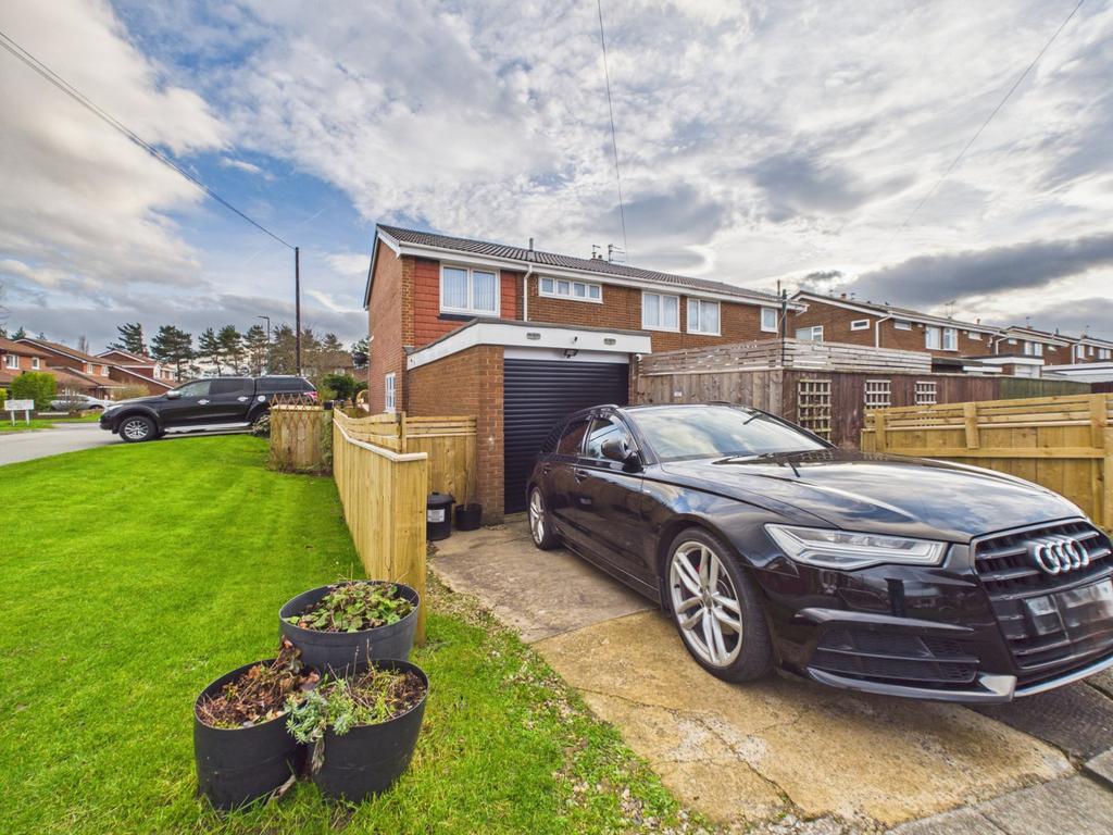 Drive/Garage