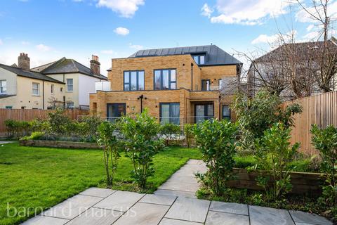 2 bedroom flat for sale, Hartfield Road, London