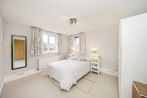 3 bedroom flat for sale, Nightingale Lane, LONDON SW12
