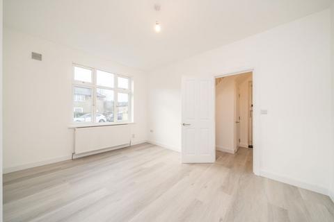3 bedroom detached house to rent, Bentworth Road, London W12