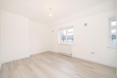 3 bedroom detached house to rent, Bentworth Road, London W12