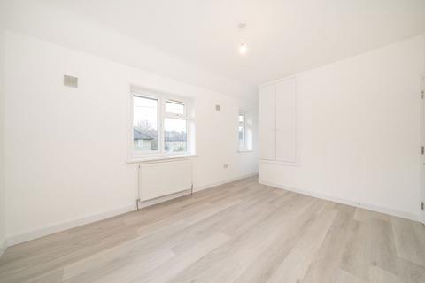 3 bedroom detached house to rent, Bentworth Road, London W12
