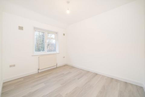 3 bedroom detached house to rent, Bentworth Road, London W12
