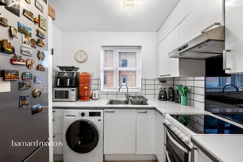 undefined, Lowry Crescent, Mitcham
