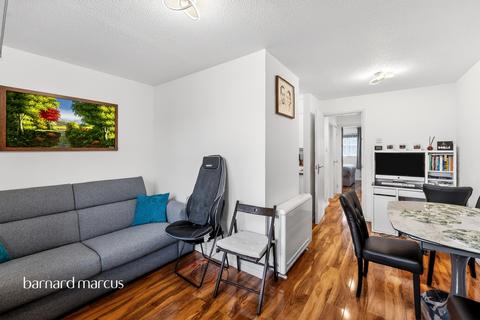 undefined, Lowry Crescent, Mitcham