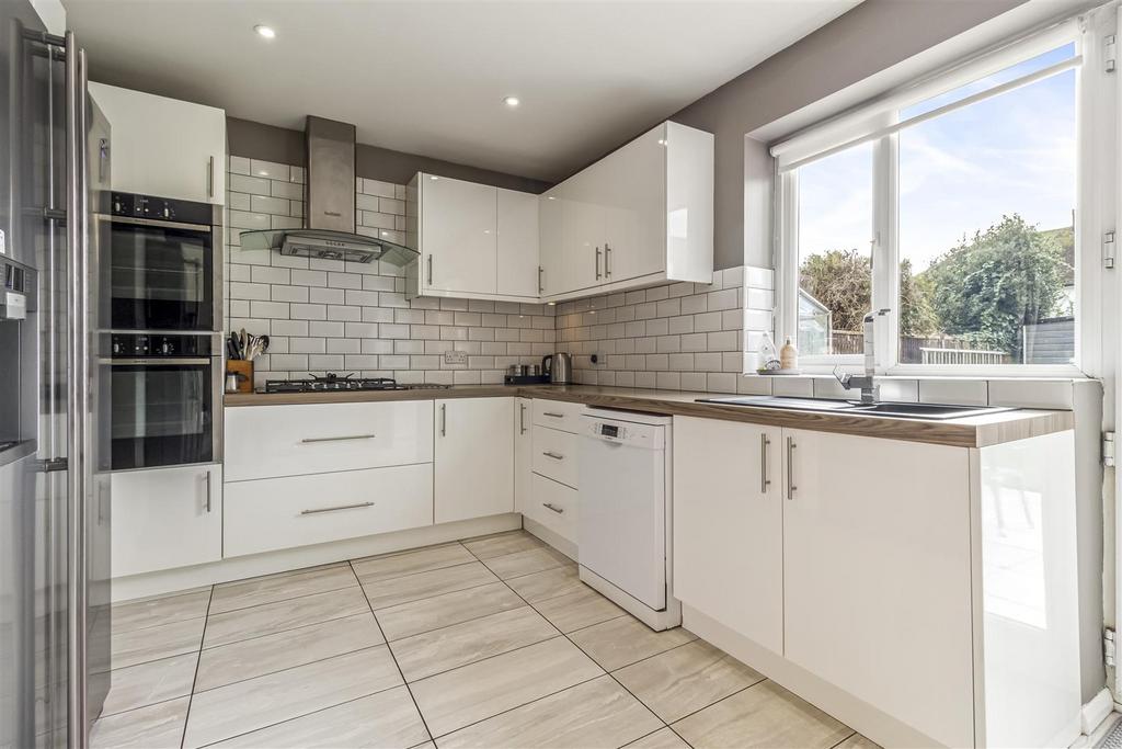 38 Robson Road-013.JPG