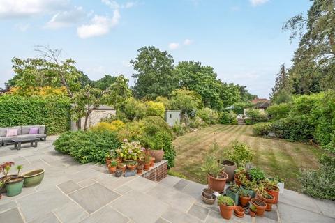 5 bedroom detached house to rent, Woodham, Surrey, KT15