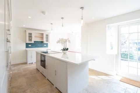 5 bedroom detached house to rent, Woodham, Surrey, KT15